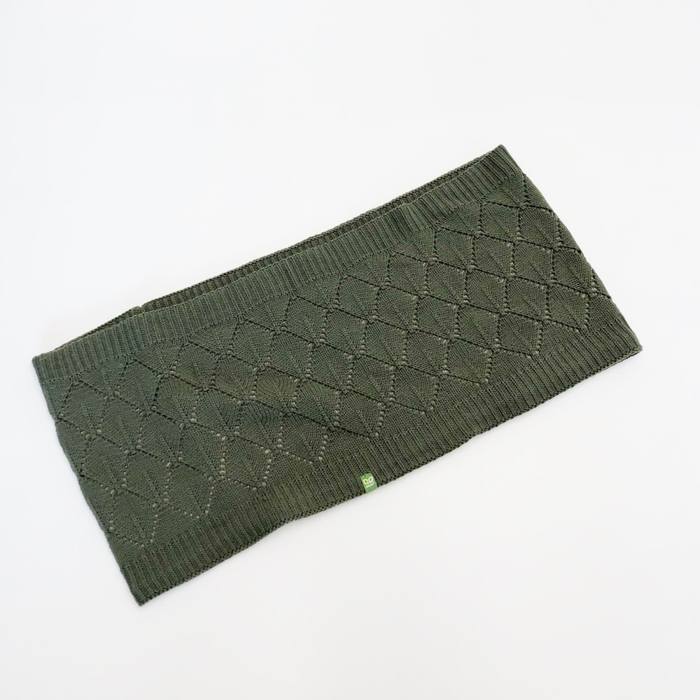 This is J Green Circle Scarf